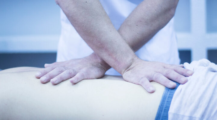 masaje y osteopatia ténicas manuales masajista